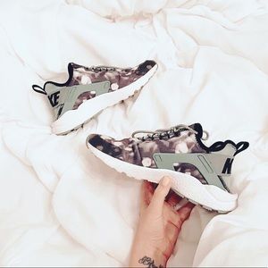 NIKE AIR HUARACHES